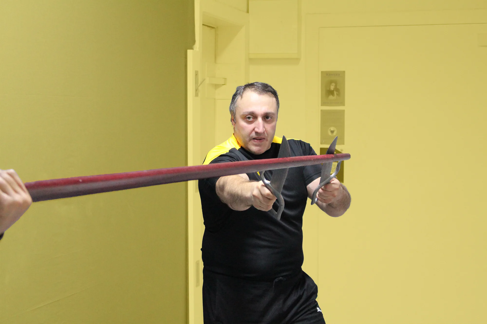Dai Sifu Zeki Öztürk beim Training mit Butterfly-Schwertern